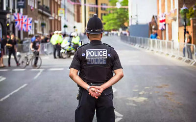 How to find a police officer by badge number in UK?